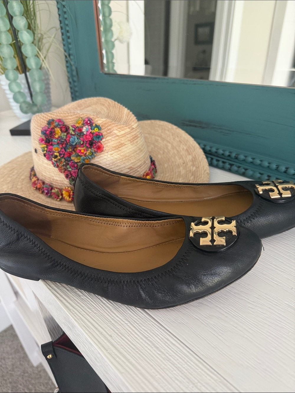 Tory Burch Black Leather Logo Cap-Toe Flats. Size 9 1/2.